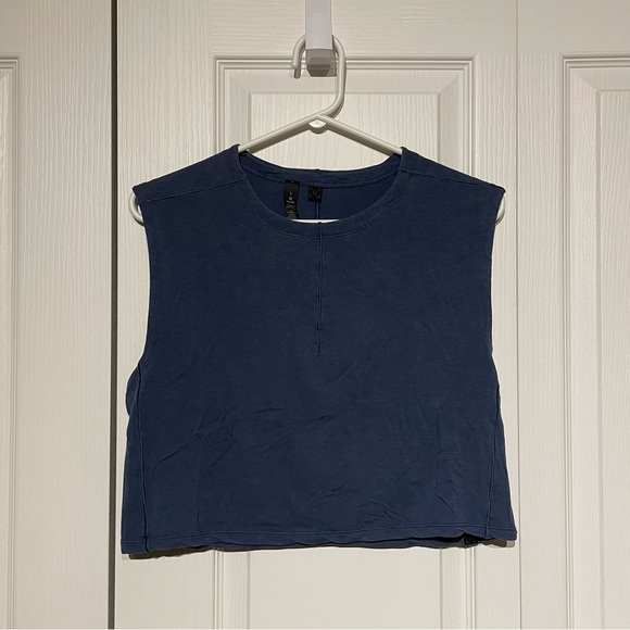 Lululemon blue crop tank top athleisure workout top size small - Picture 3 of 6
